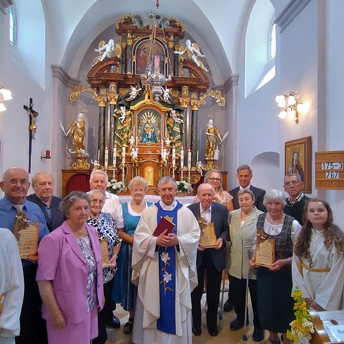 Raphael Stummer, Franz und Hermine Rauscher, Trappl Erich und Leopoldine, Wimmer Karl und Gertrude, Pfarrer Peter Rückl, Huber Josef und Hermine, Gaderer Viktoria und Franz, Gaderer Franzika und Franz, Anna Öhlzelt und Sopia Dornhackl